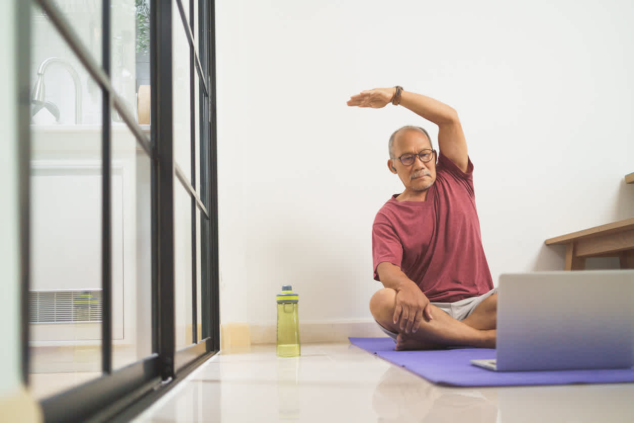 elderly-man-practicing-physical-therapy-for-shoulder-pain