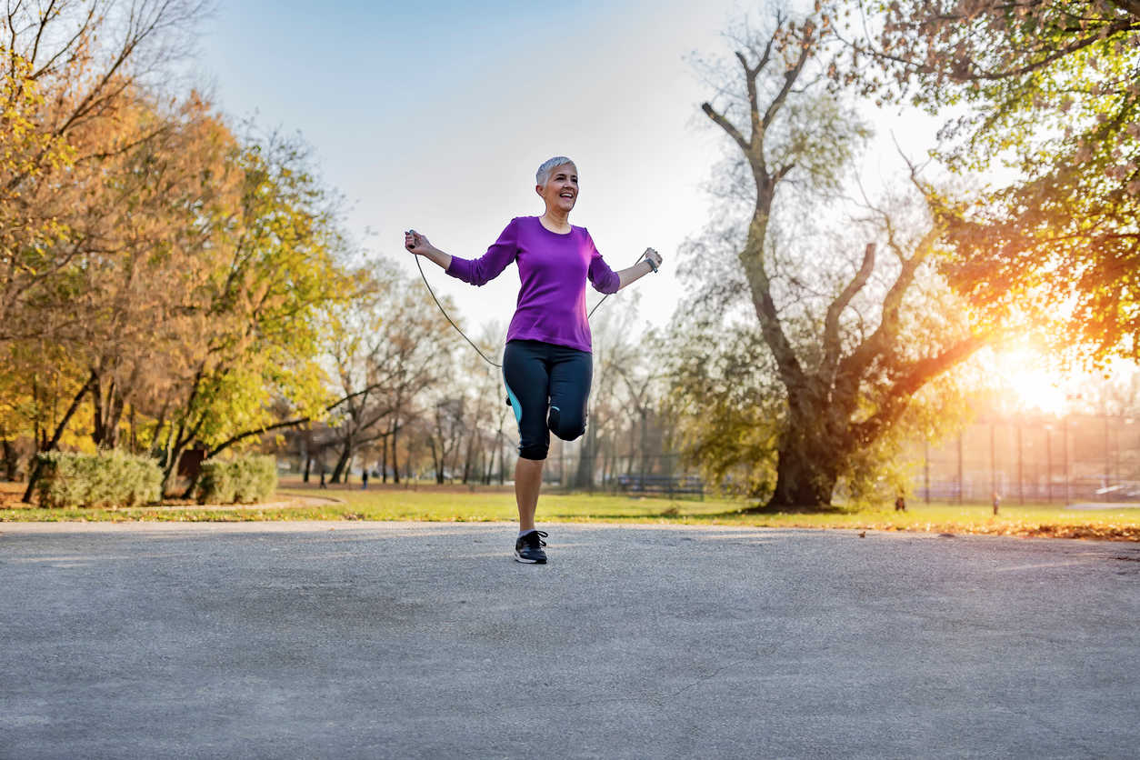 Elderly-woman-jumping-the-rope-outdoors