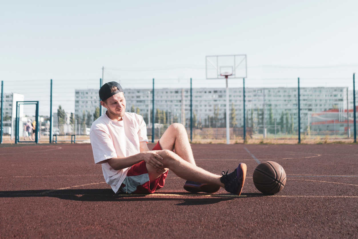 man-experiencing-a-muscle-strain