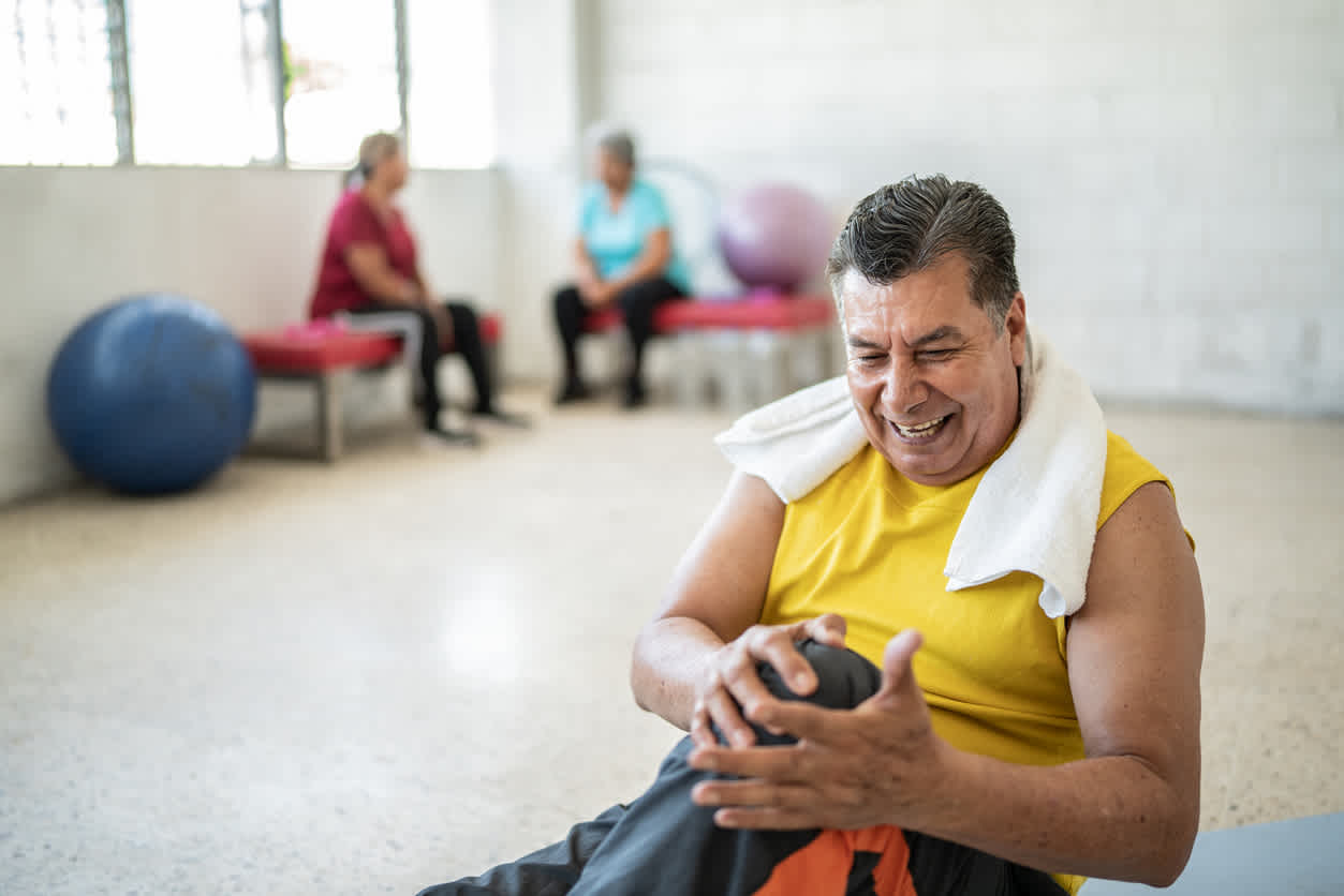 man-practicing-stretches-to-improve-knee-health