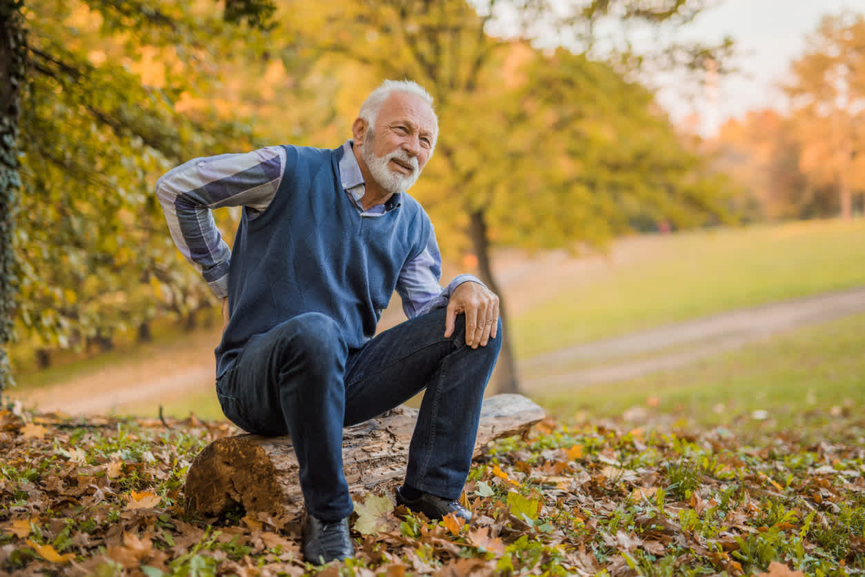 man-sitting-in-trunk-with-back-pain
