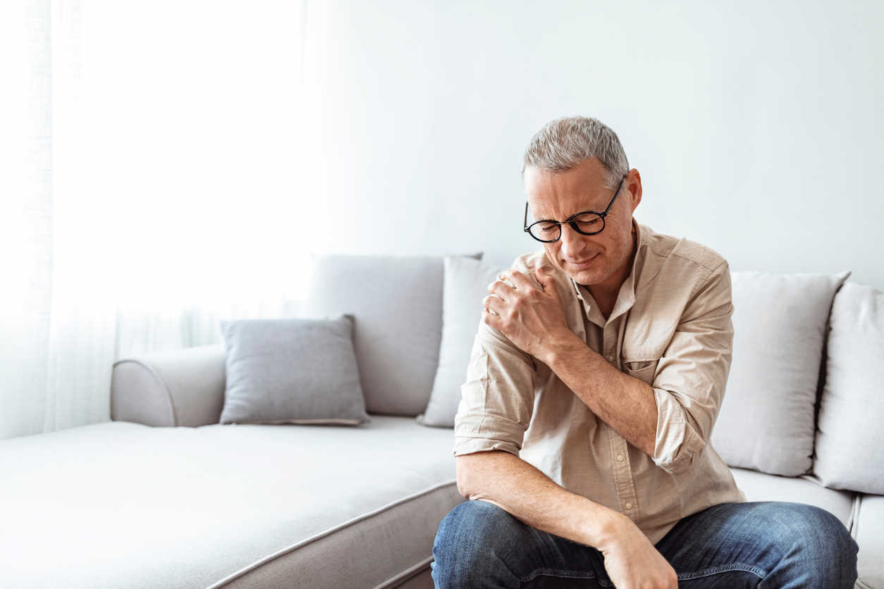 older-man-suffering-shoulder-bursitis