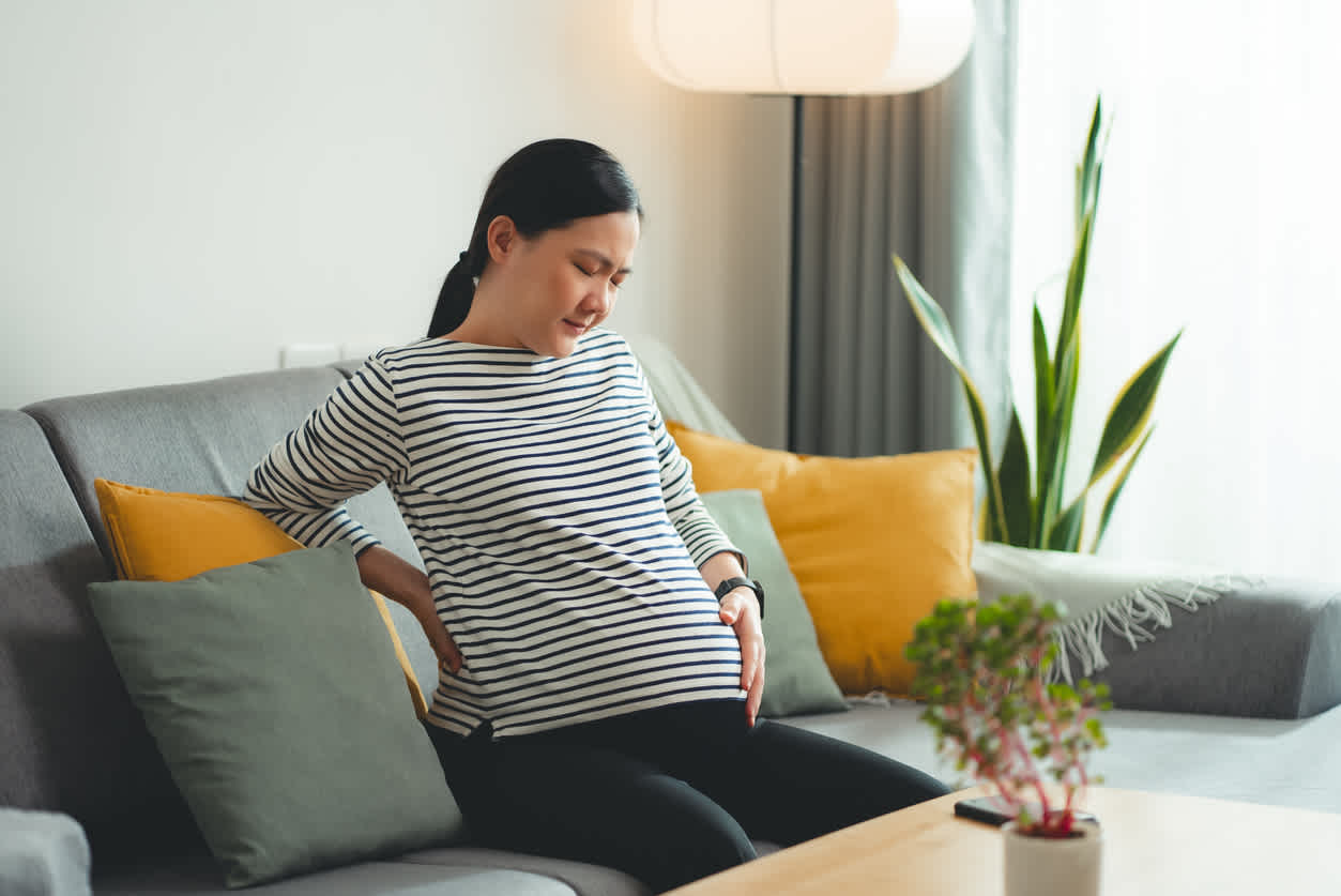 pregnant-woman-feeling-round-ligament-pain