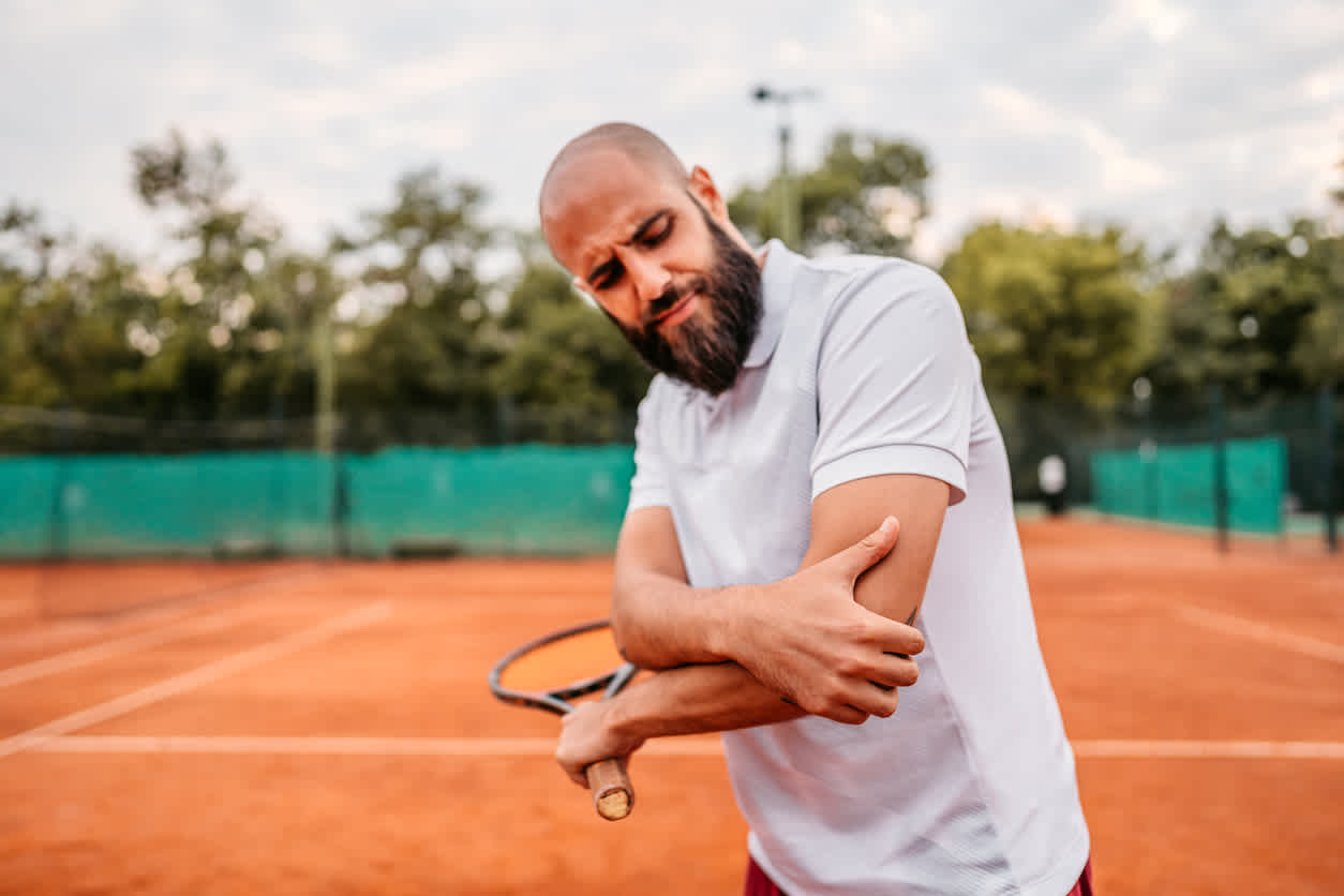 tennis-player-with-ucl-injury