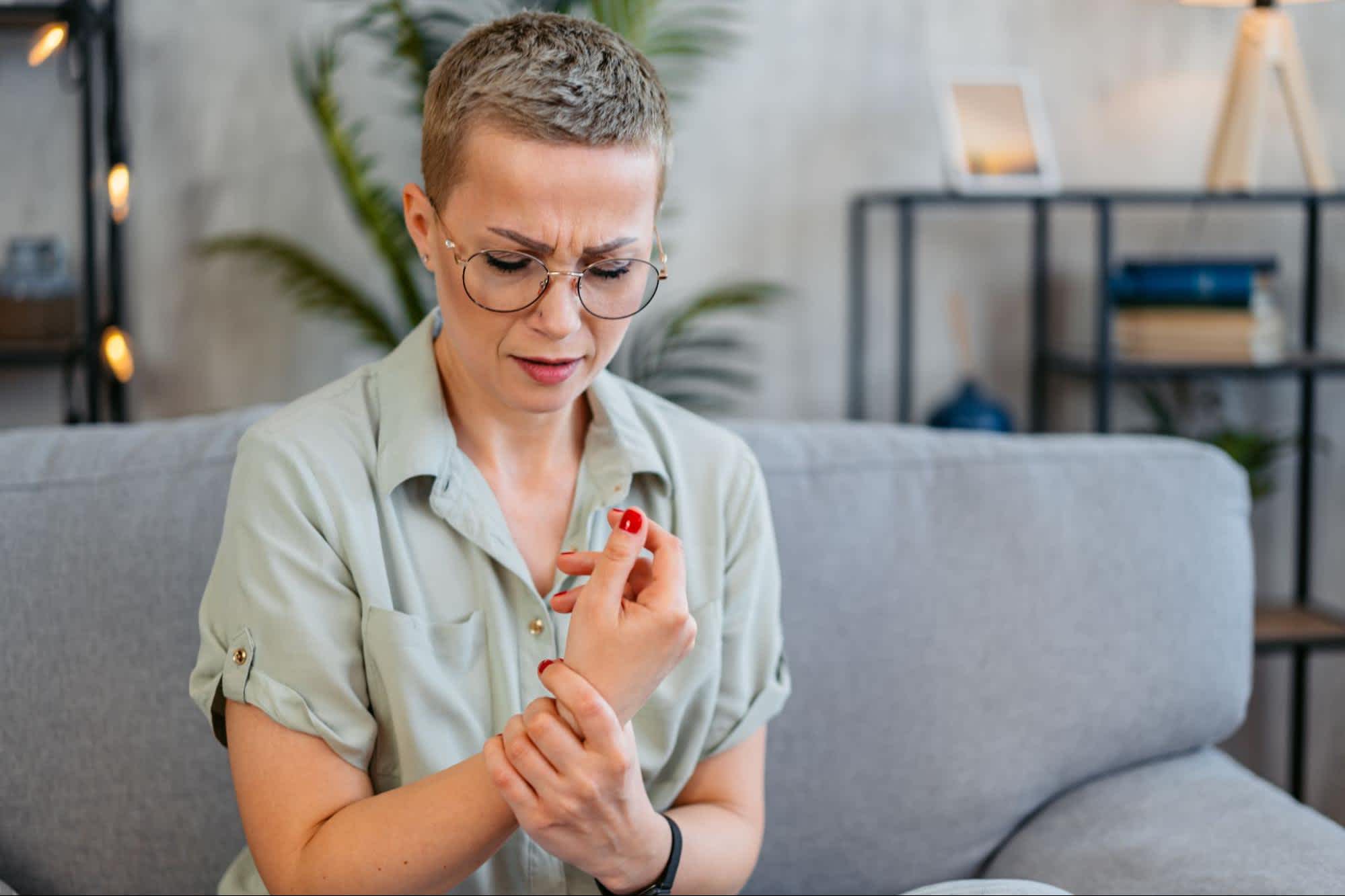 woman-experiencing-complex-regional-pain-syndrome