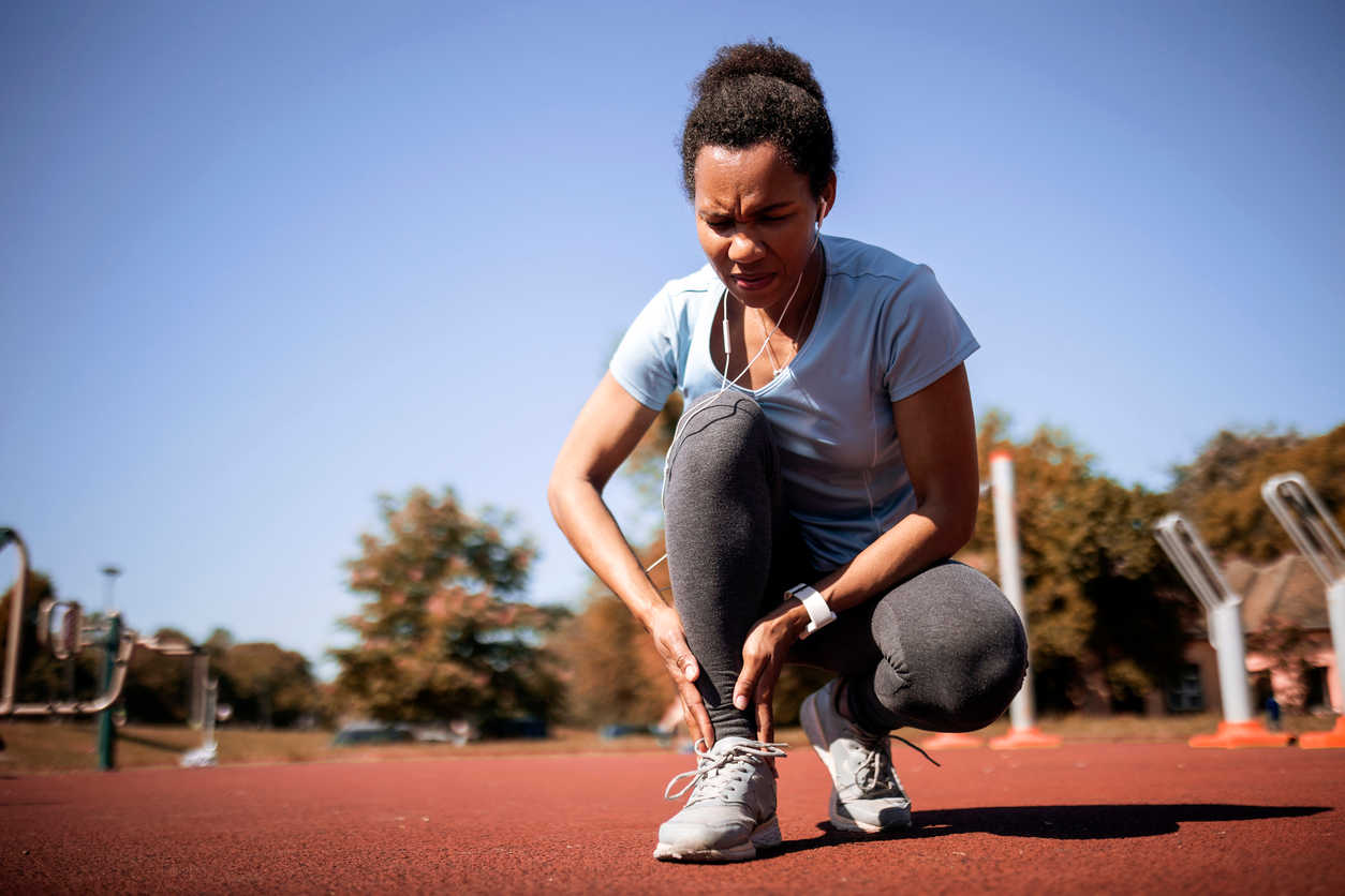 woman-feeling-ankle-pain-after-running-in-the-park