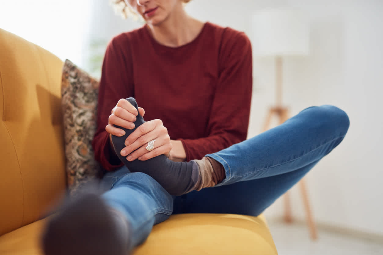 woman-feeling-foot-pain-from-standing-all-day