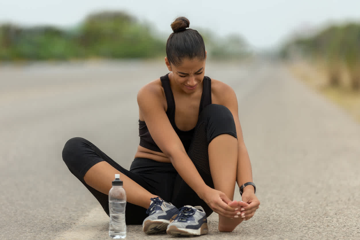 woman-feeling-lateral-foot-pain