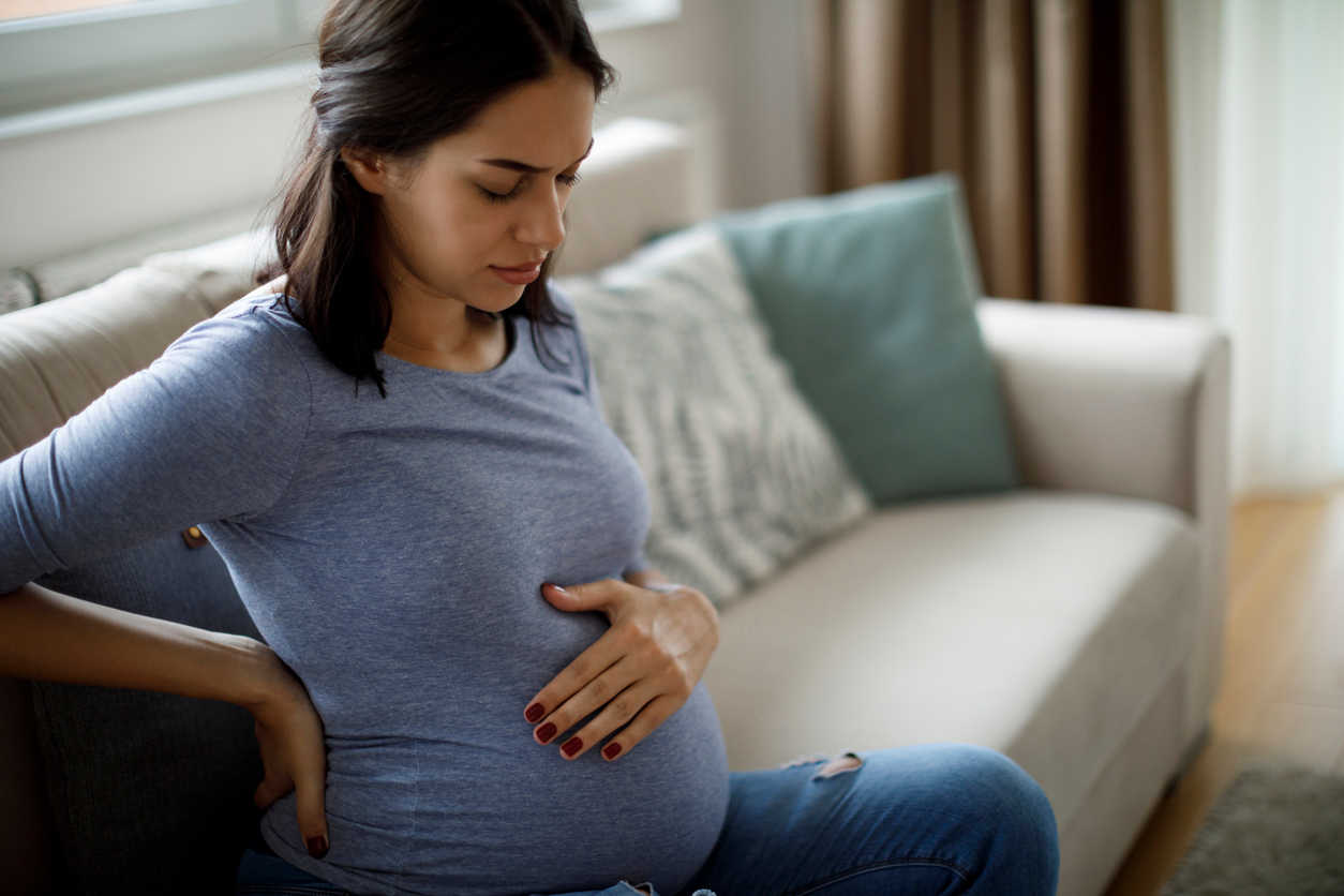 woman-feeling-sciatica-pain-during-pregnancy