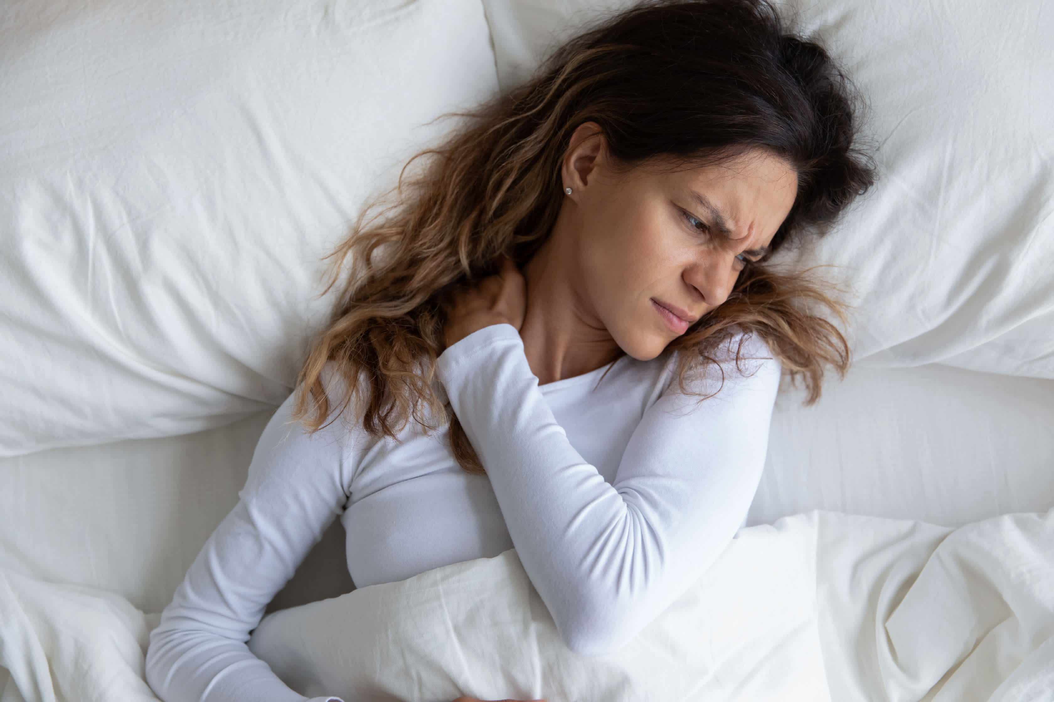 woman-in-bed-with-neck-pain