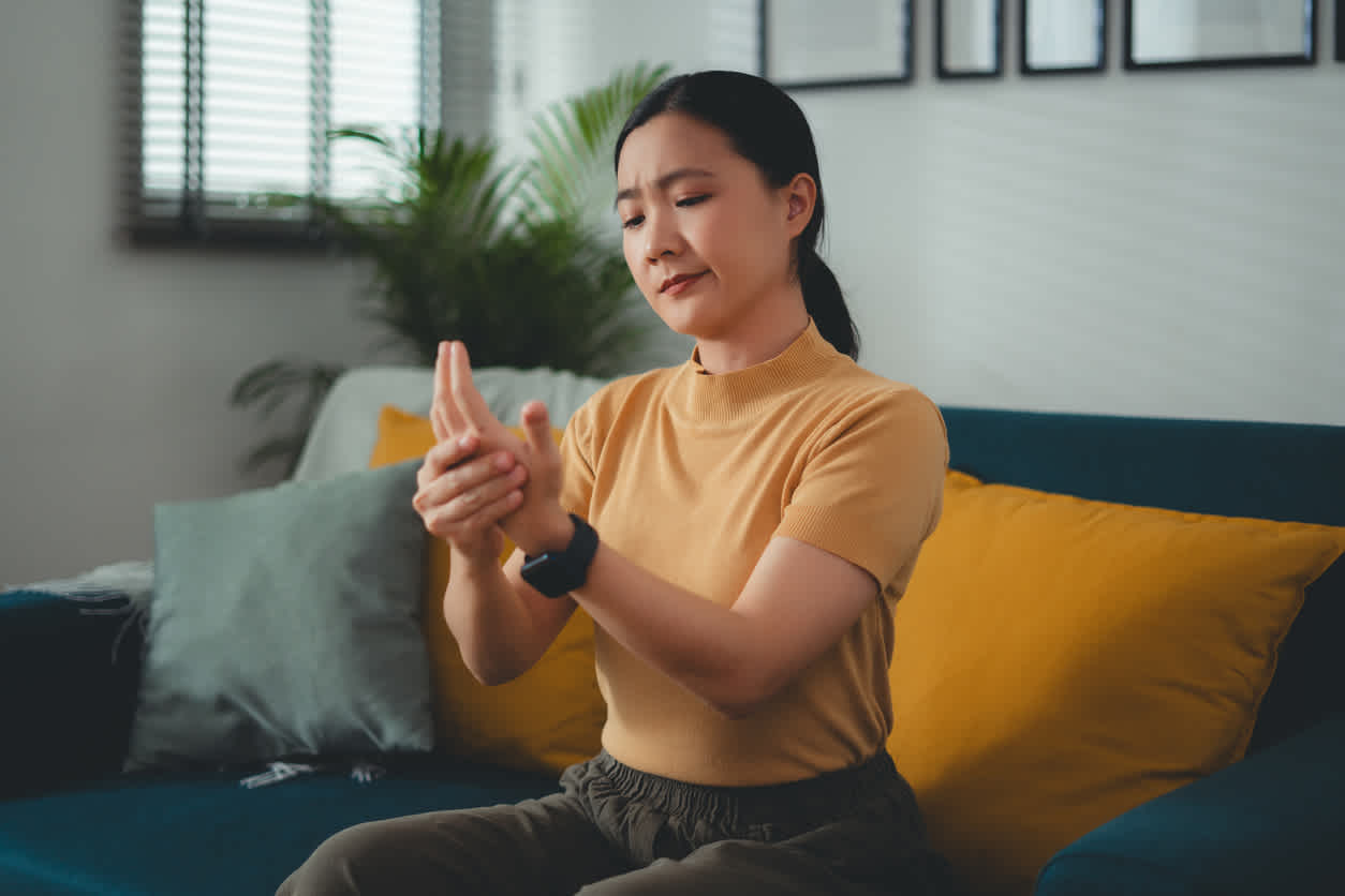 woman-looking-at-her-fingers-worried