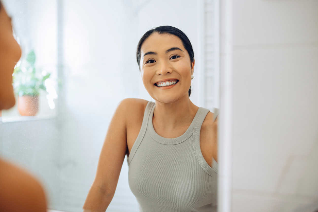 woman-smiling-in-the-mirror