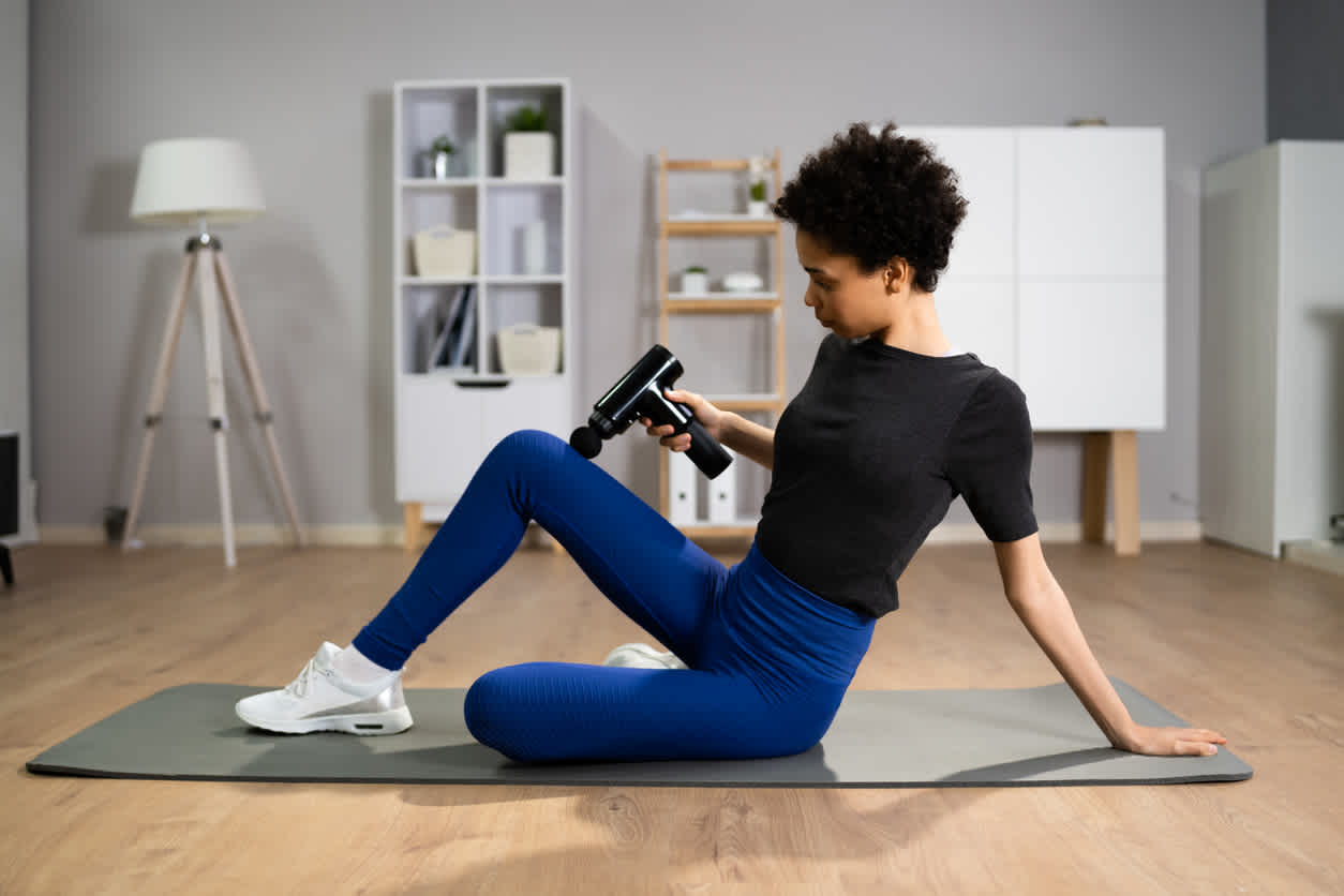 woman-with-massage-gun-on-leg