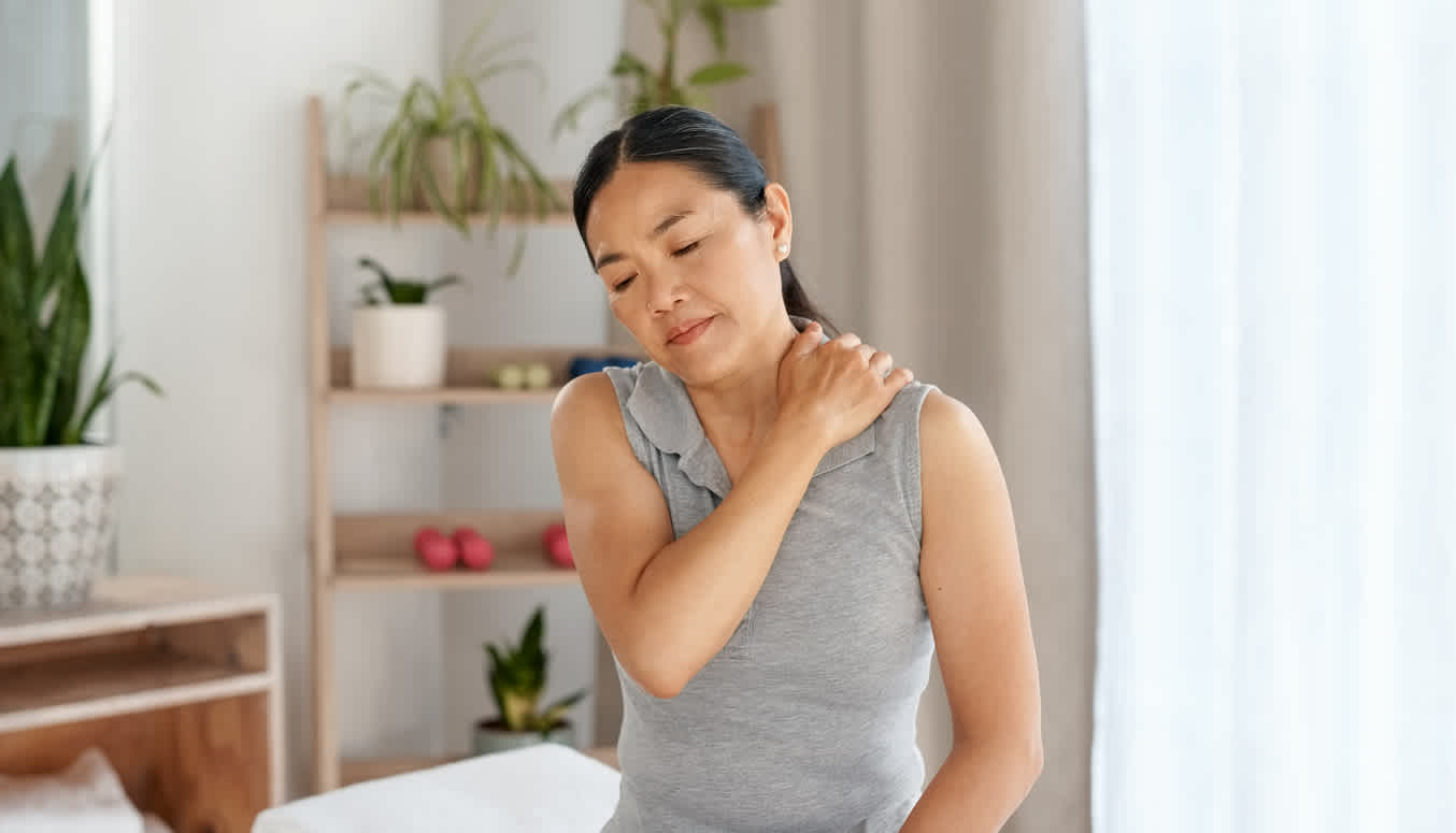 woman-with-neck-tightness