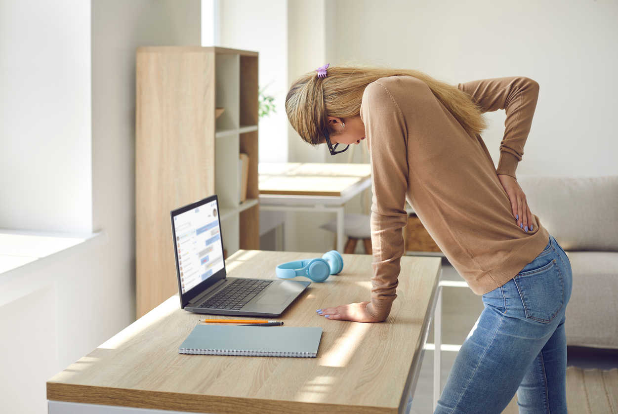 woman-working-with-sciatica-pain